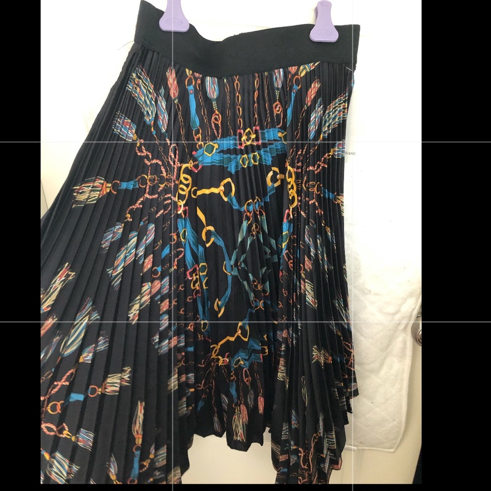 ❤️NWT ZARA CHAIN PRINT ASYMMETRIC PLEATED SKIRT - Picture 8 of 8